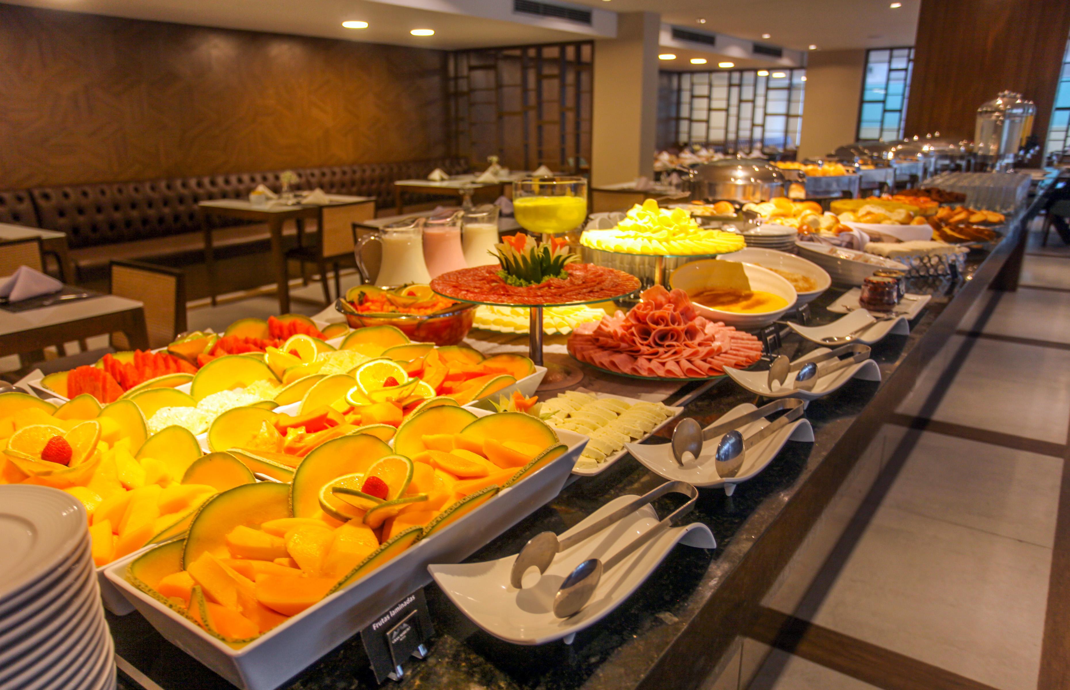 豪华马雷洛酒店 福塔雷萨 外观 照片 A buffet at a hotel