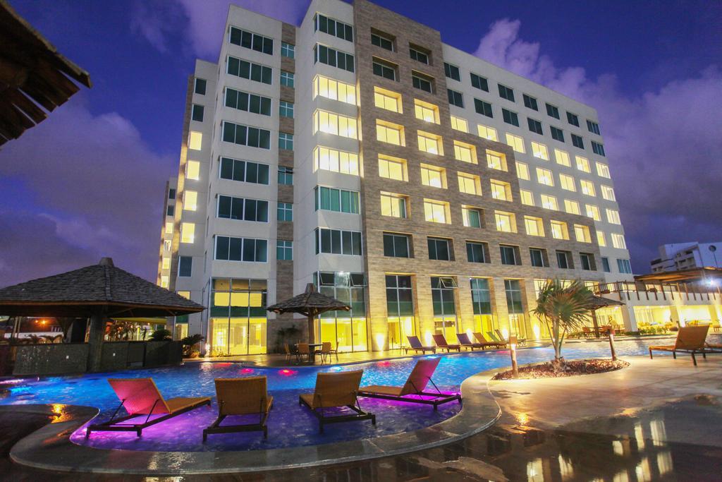 豪华马雷洛酒店 福塔雷萨 外观 照片 The hotel at night